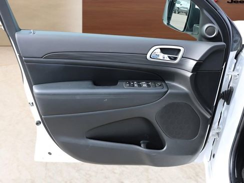 Used 2022 Jeep Grand Cherokee Laredo X RWD image 11