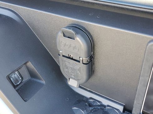 New 2025 GMC Canyon Elevation image 7