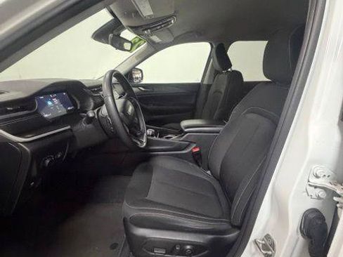 Certified 2023 Jeep Grand Cherokee L Laredo AWD/4WD image 15