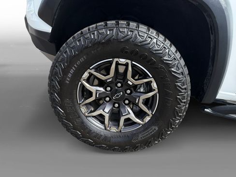 Used 2024 Chevrolet Colorado ZR2 w/ ZR2 Convenience Package III AWD/4WD image 9