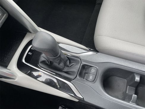 Used 2023 Toyota Corolla Cross L image 21