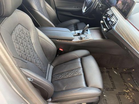 Used 2023 BMW 530i w/ Convenience Package RWD image 33