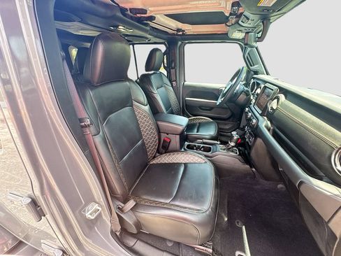 Used 2023 Jeep Wrangler Unlimited Sahara AWD/4WD image 32