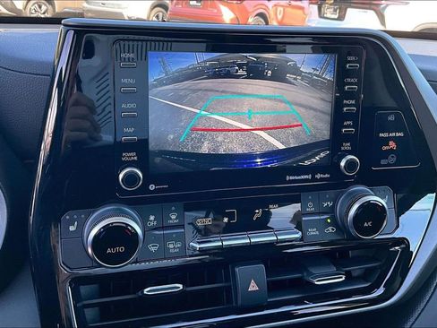 Used 2021 Toyota Highlander XLE image 30