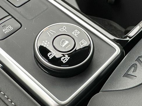 New 2025 Nissan Pathfinder SL image 37