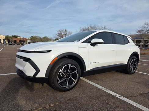 New 2026 Chevrolet Equinox EV LT image 2