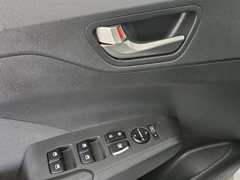 Used 2019 Hyundai Accent SE FWD image 14