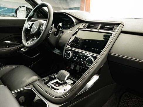 Certified 2024 Jaguar E-PACE R-Dynamic SE AWD/4WD image 46