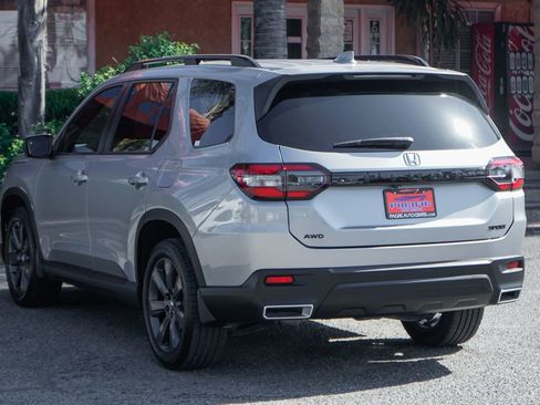 Used 2023 Honda Pilot Sport image 5