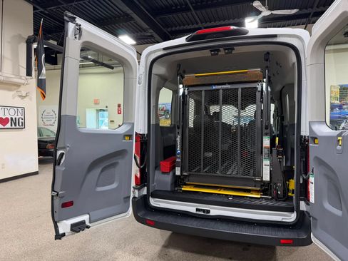 Used 2018 Ford Transit 150 XL RWD image 43