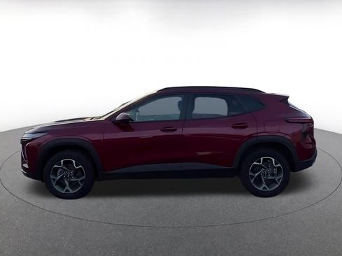 Used 2025 Chevrolet Trax LT image 8