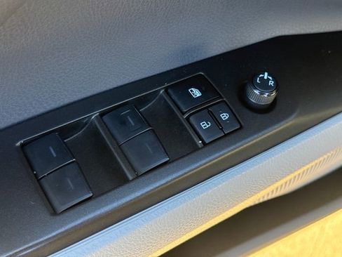 Used 2024 Toyota Camry SE image 19