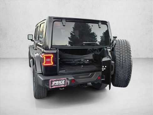 Used 2018 Jeep Wrangler Unlimited Sahara image 8