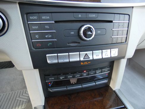 Used 2016 Mercedes-Benz E 350 Sedan w/ Premium Package image 54