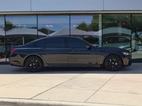 Used 2022 BMW 750i xDrive w/ Executive Package AWD/4WD image 8