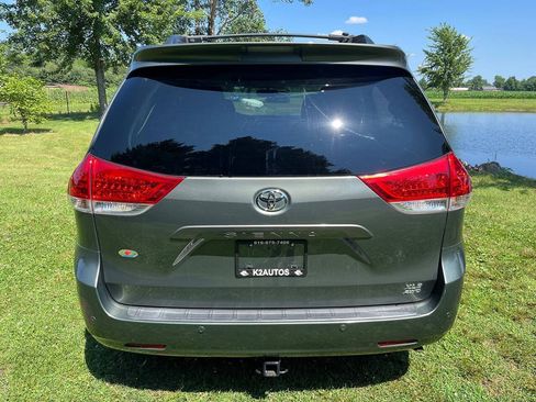 Used 2014 Toyota Sienna XLE AWD/4WD image 12