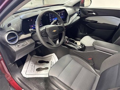 Used 2024 Chevrolet Trax LT image 16