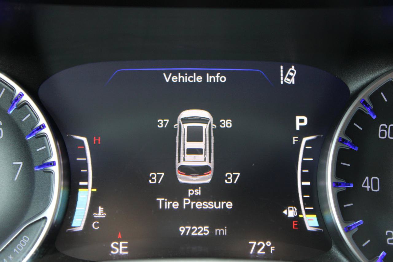 Used 2023 Chrysler Pacifica Touring-L FWD image 21