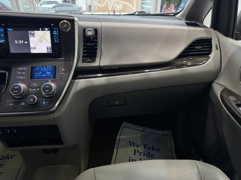 Used 2016 Toyota Sienna XLE Premium w/ Outdoor Package FWD image 30