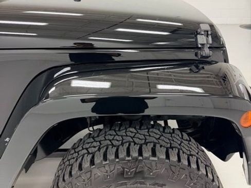 Used 2016 Jeep Wrangler Unlimited Sahara image 33