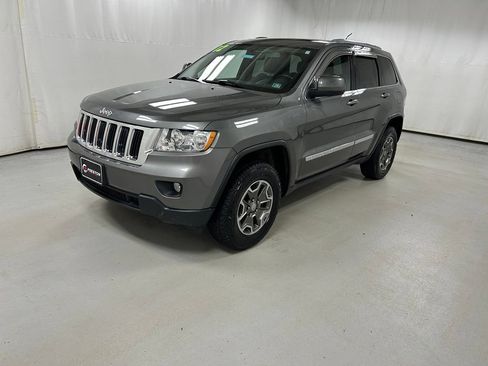 Used 2012 Jeep Grand Cherokee Laredo w/ Laredo E Group AWD/4WD image 2