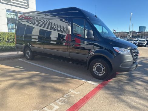 Used 2024 Mercedes-Benz Sprinter 2500 image 1
