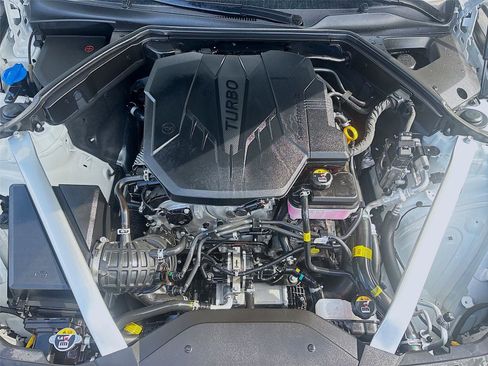 Used 2025 Genesis G70 2.5T image 30