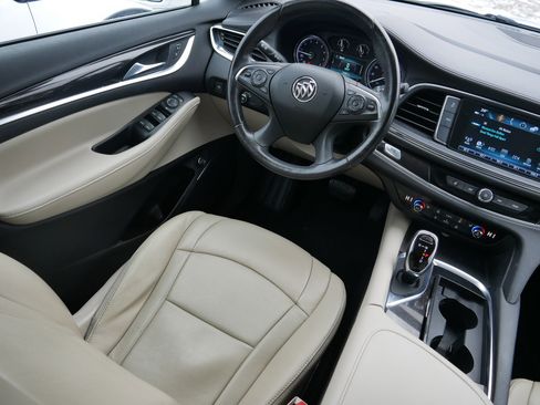 Used 2019 Buick Enclave Essence image 9