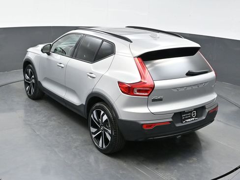 Used 2025 Volvo XC40 B5 Plus image 27
