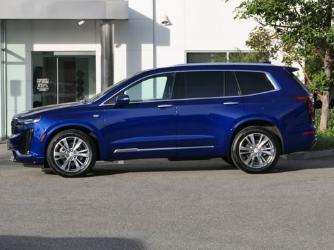 New 2025 Cadillac XT6 Premium Luxury image 2