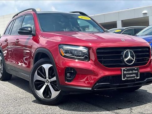 Used 2026 Mercedes-Benz GLB 250 4MATIC image 1