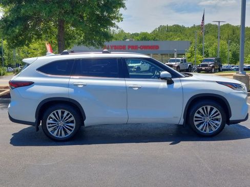 Used 2024 Toyota Highlander Platinum AWD/4WD image 37