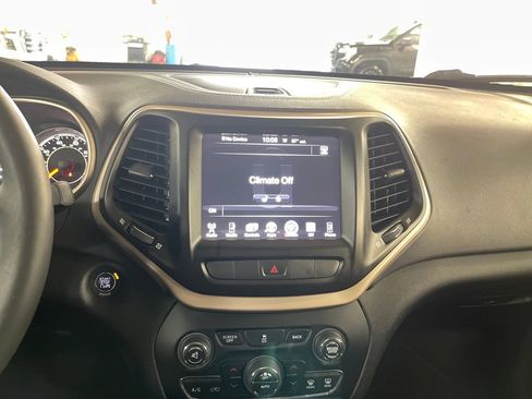 Used 2014 Jeep Cherokee Latitude w/ Comfort/Convenience Group AWD/4WD image 19