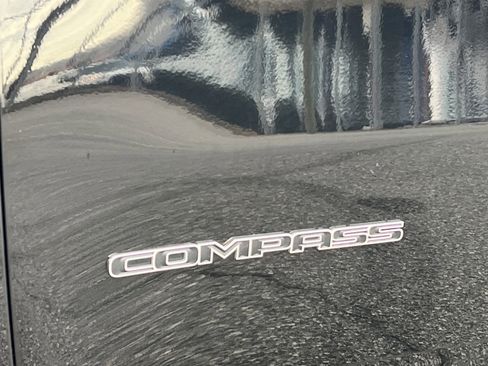 Used 2024 Jeep Compass Latitude image 37