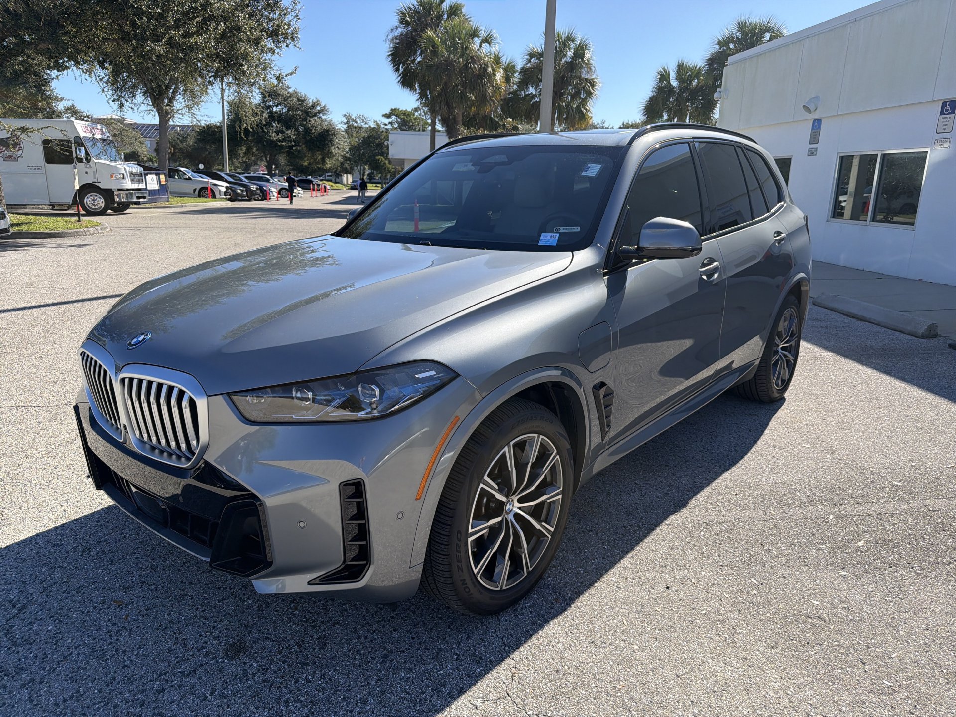 Used 2026 BMW X5 xDrive50e w/ M Sport Package AWD/4WD image 8