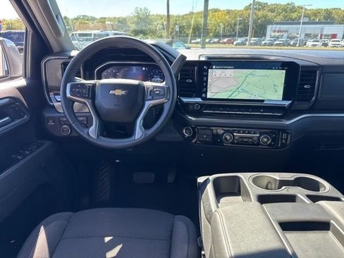 Used 2025 Chevrolet Silverado 1500 LT AWD/4WD image 23
