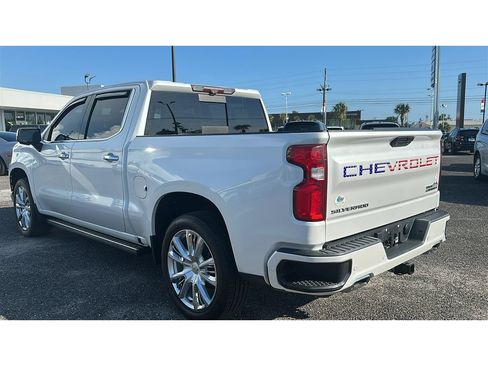 Used 2021 Chevrolet Silverado 1500 High Country w/ Technology Package AWD/4WD image 4