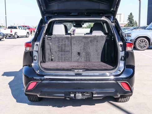 Used 2023 Toyota Highlander Bronze Edition FWD image 28