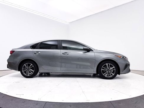 Used 2022 Kia Forte LXS image 7