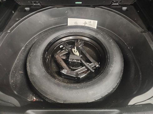 Used 2018 Jeep Cherokee Latitude Plus w/ Comfort/Convenience Group image 6