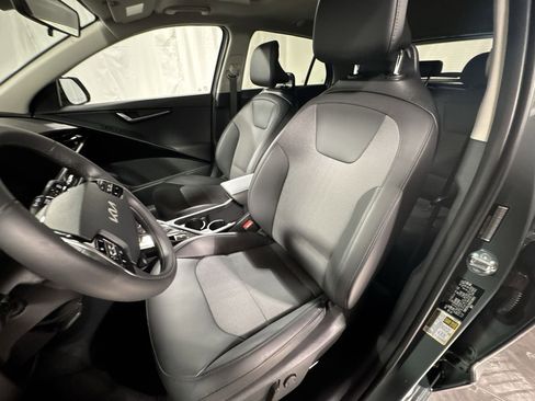 Certified 2025 Kia Niro EX Touring image 16