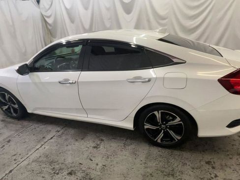 Used 2018 Honda Civic Touring image 6
