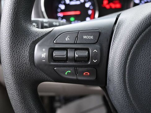 Used 2018 Kia Sedona L FWD image 18
