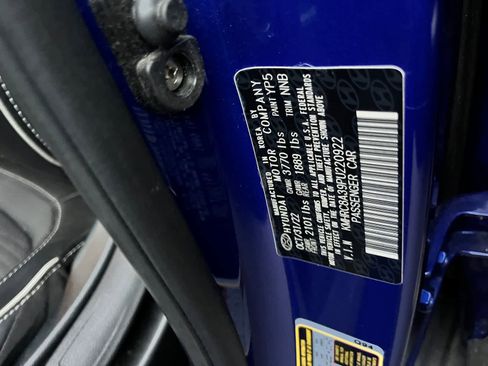 Used 2023 Hyundai Venue Limited image 9