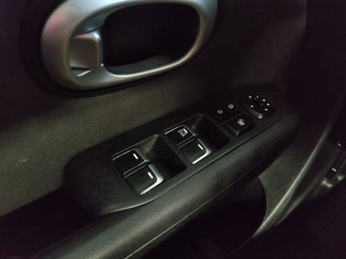 Used 2019 Kia Soul FWD image 27