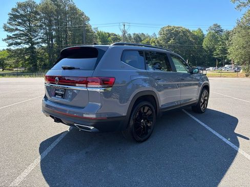 Used 2025 Volkswagen Atlas SE FWD image 5