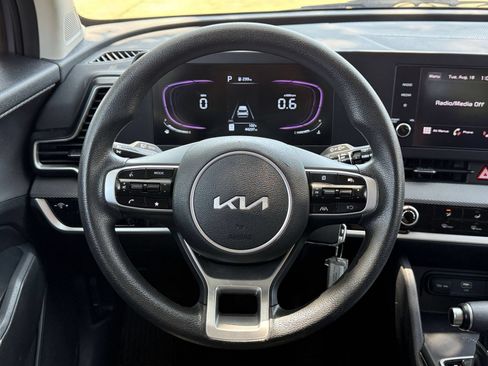 Used 2025 Kia Sportage LX FWD image 28