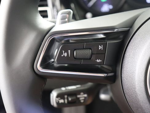 Used 2025 Porsche Macan image 22