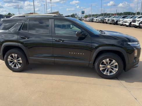 Used 2025 Chevrolet Equinox LT w/ Convenience Package II FWD image 2