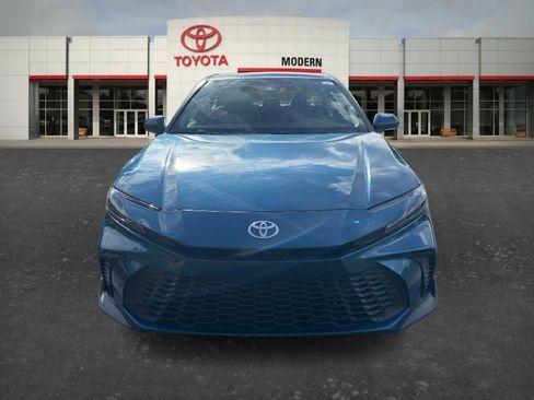 Used 2025 Toyota Camry SE FWD image 2